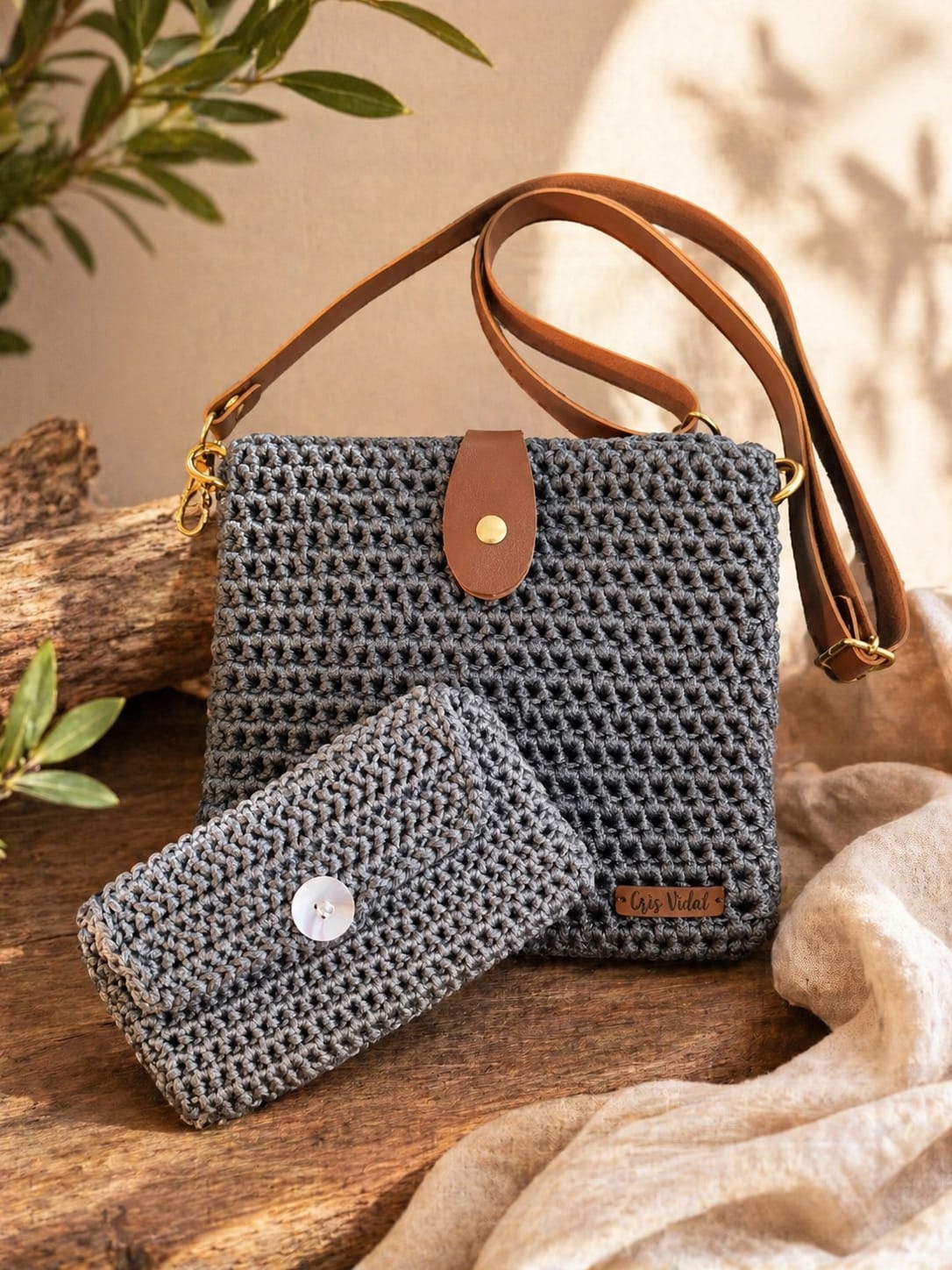 Conjunto Bolsa Neblina e porta-óculos Madona em crochê